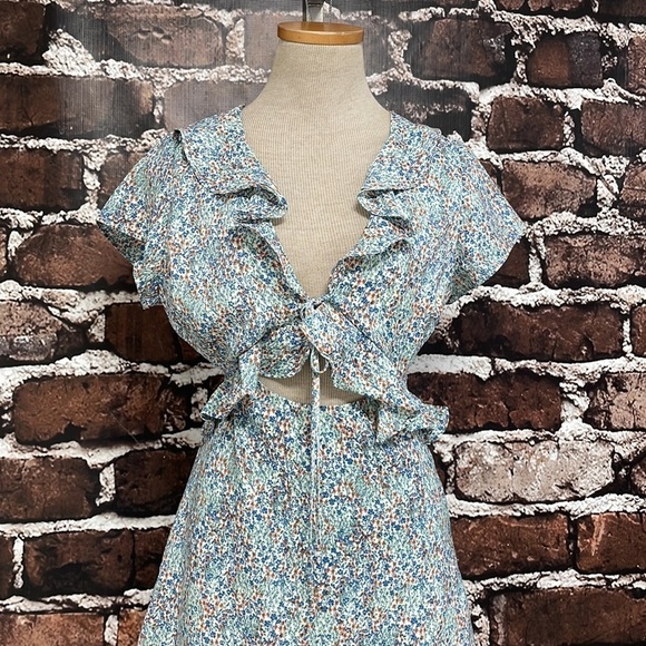 Lush NWT Dress Wrap Blue Tie Back with Ruffles Floral Size Small S - Picture 7 of 17